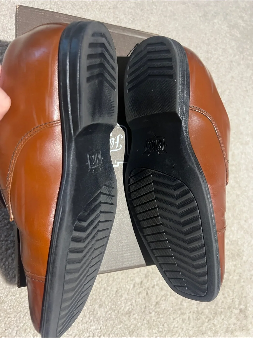 Florsheim Reveal Cap Toe Ox Derby Boys 4M Cognac Leather dress shoe like New